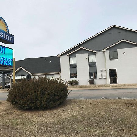 Days Inn By Wyndham Carthage Esterno foto