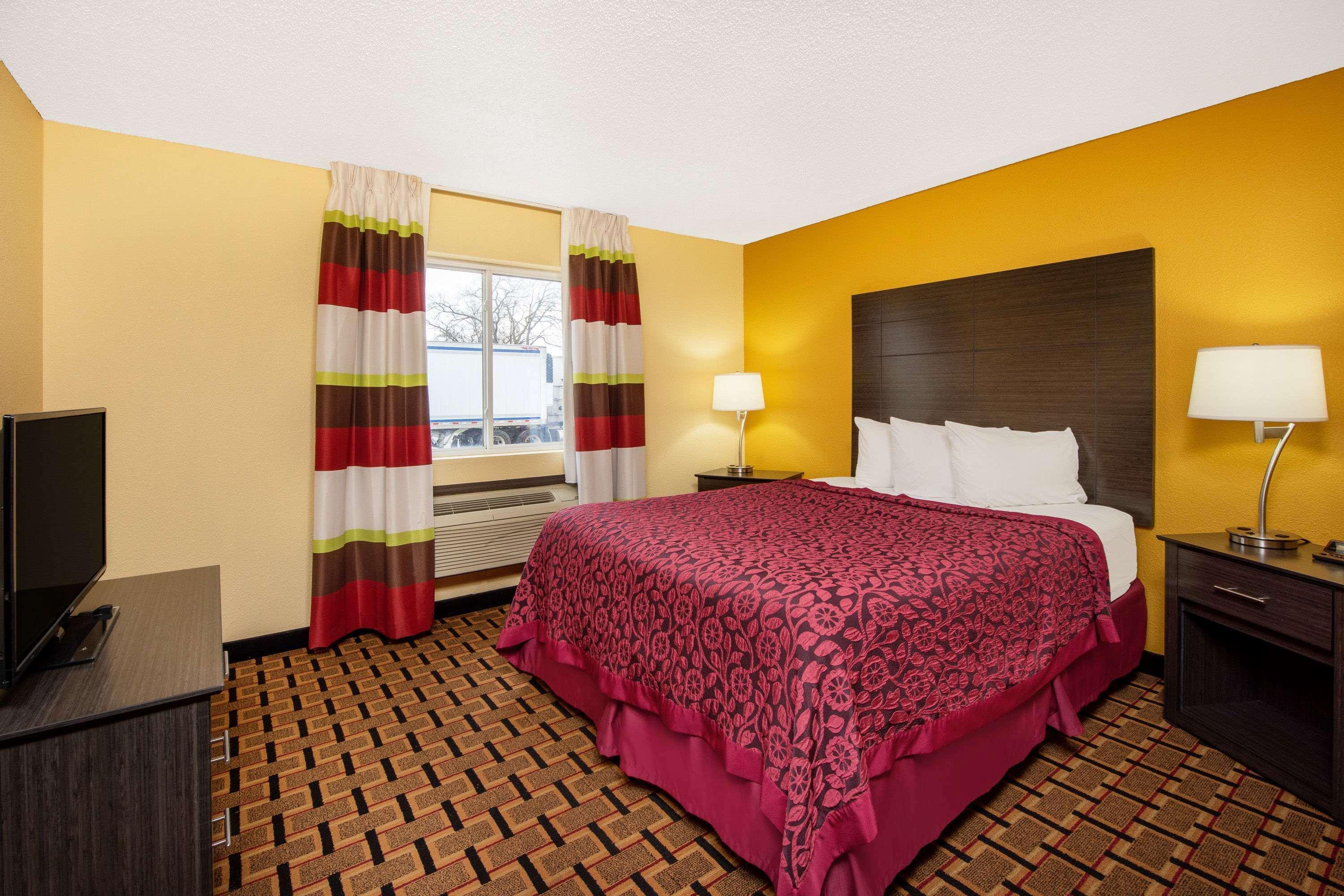 Days Inn By Wyndham Carthage Esterno foto