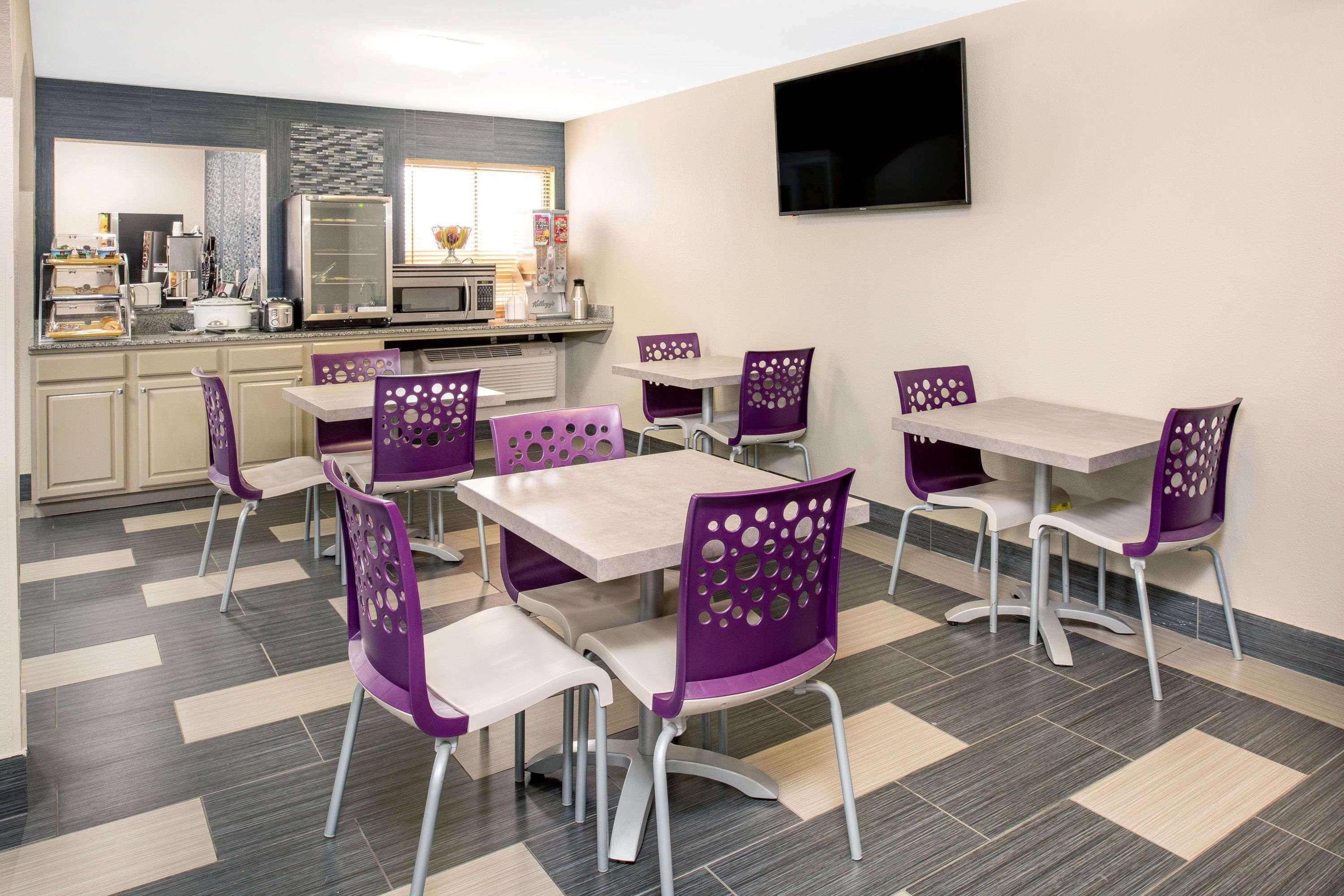 Days Inn By Wyndham Carthage Esterno foto