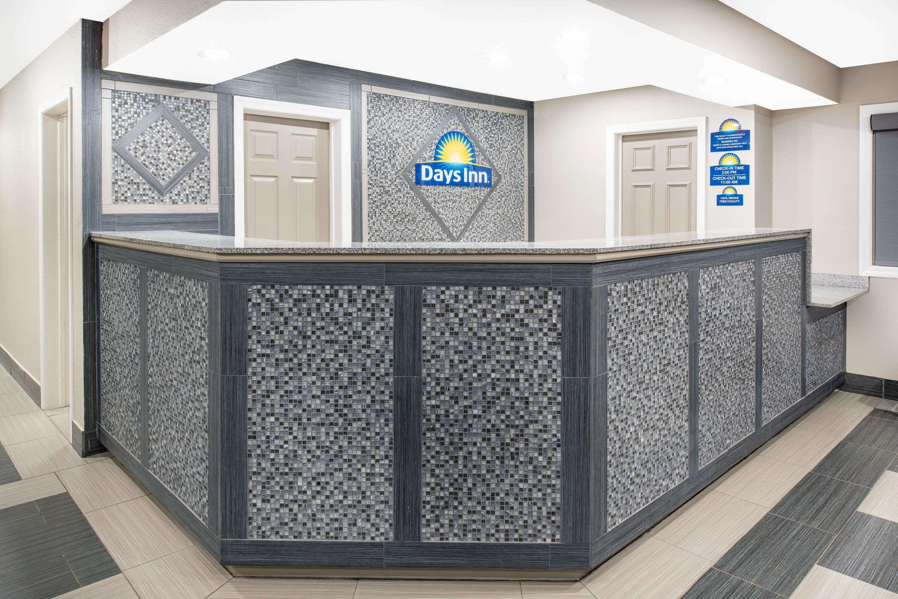 Days Inn By Wyndham Carthage Esterno foto