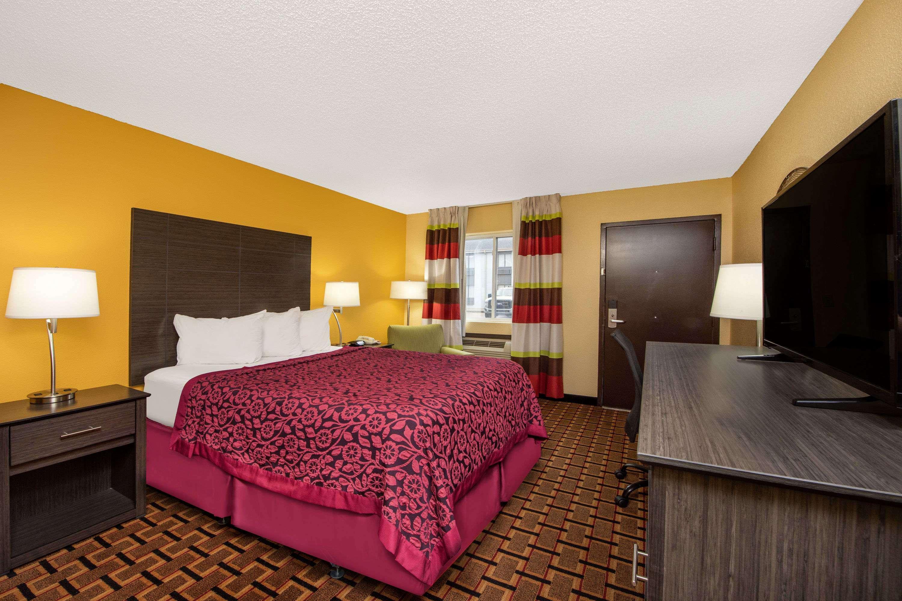 Days Inn By Wyndham Carthage Esterno foto
