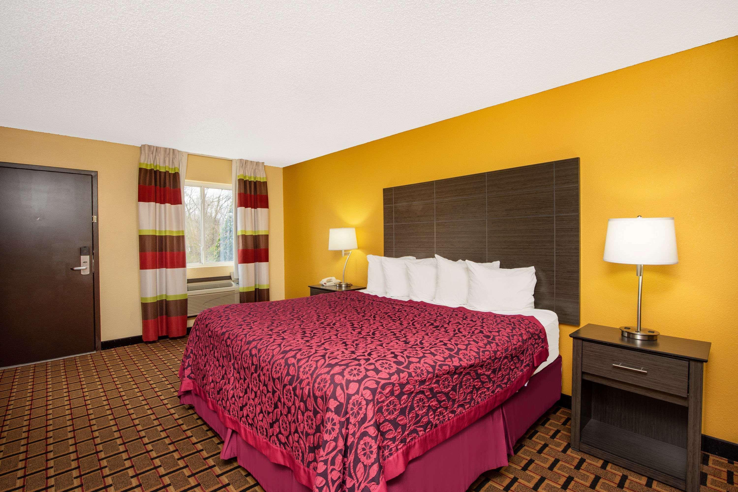 Days Inn By Wyndham Carthage Esterno foto