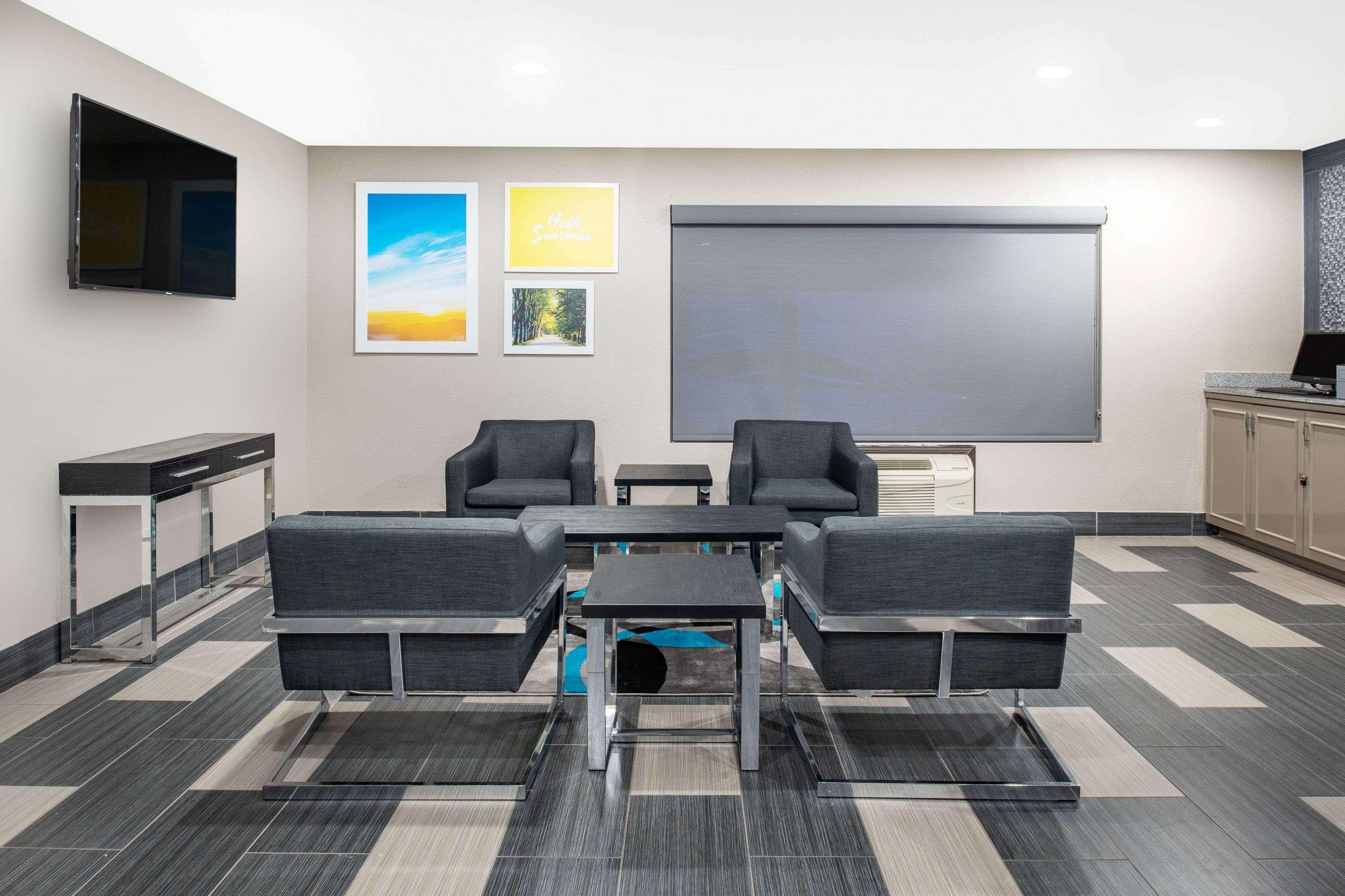 Days Inn By Wyndham Carthage Esterno foto