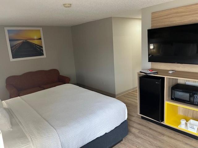 Days Inn By Wyndham Carthage Esterno foto
