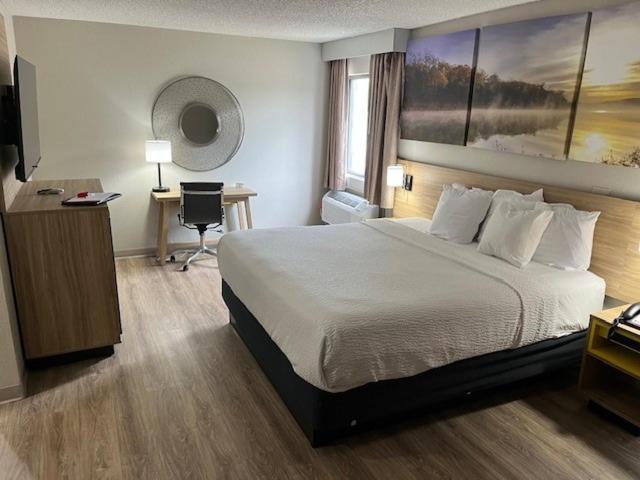 Days Inn By Wyndham Carthage Esterno foto
