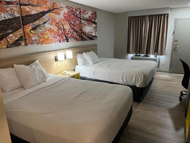 Days Inn By Wyndham Carthage Esterno foto