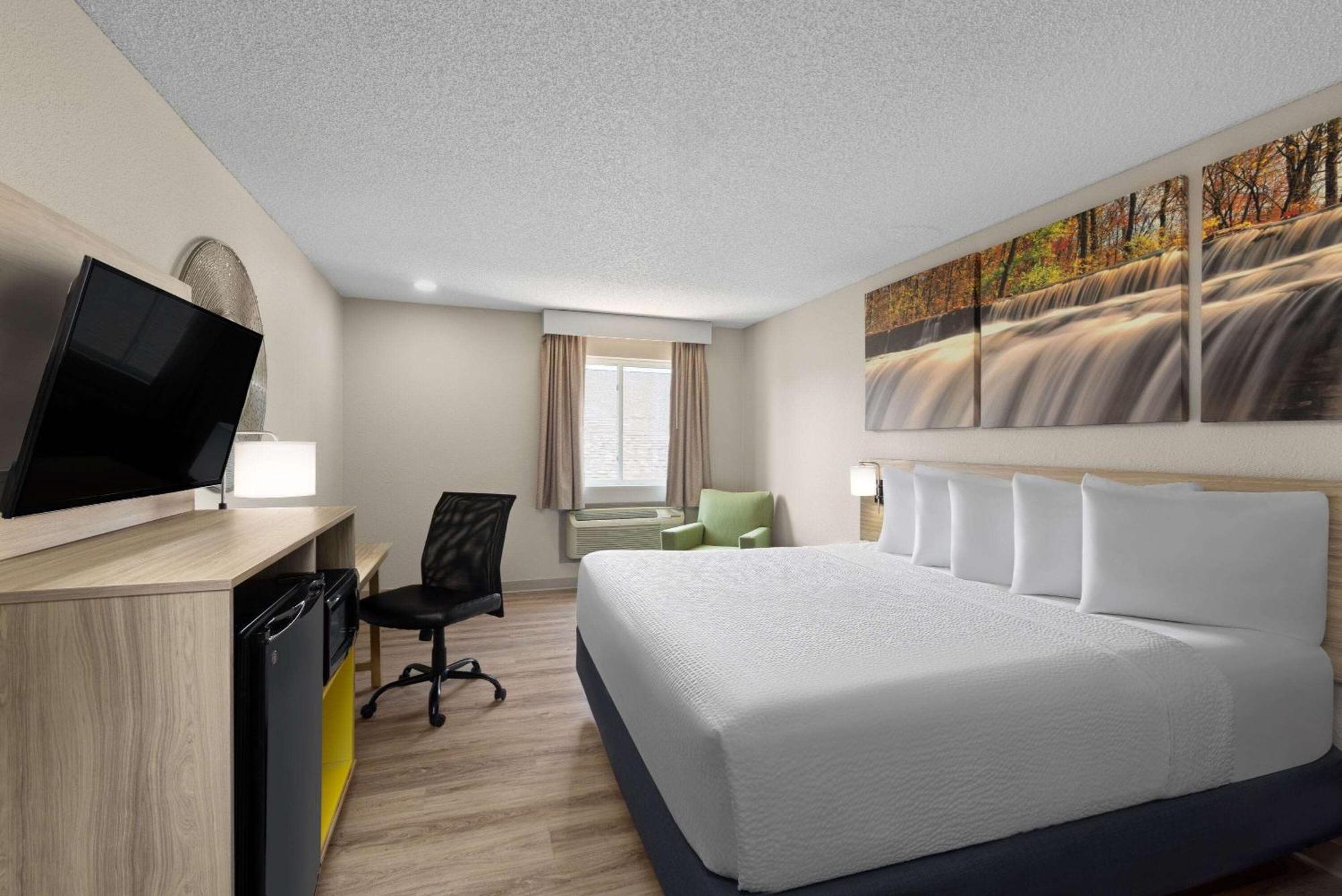 Days Inn By Wyndham Carthage Esterno foto