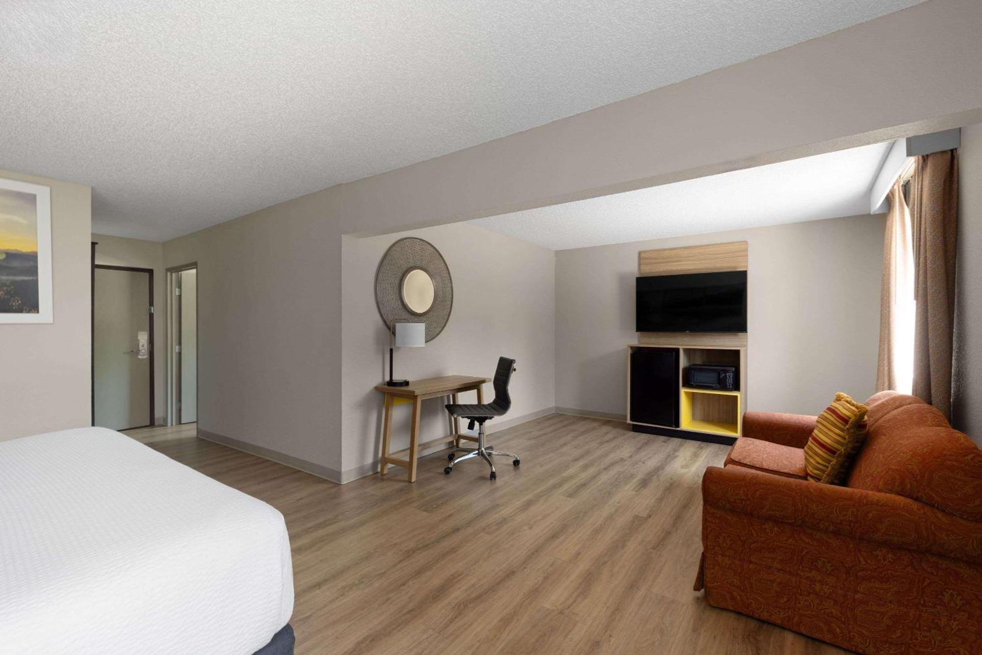 Days Inn By Wyndham Carthage Esterno foto